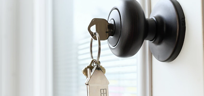 Bifold Door Knob Replacement in Lake Forest, California